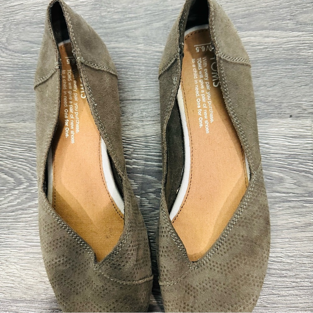 Toms Jutti Suede Toe Flats Olive Brown Size 6.5 - Picture 3 of 8